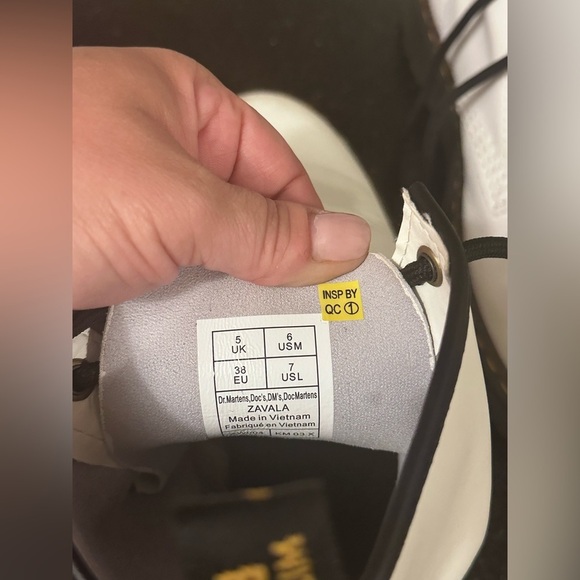 Dr Martens Air Wair Zavala Combat Leather Boots White, Woman size 7 Men's 6 - Picture 6 of 8